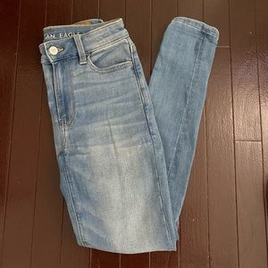 AMERICAN EAGLE HIGH RISE JEANS